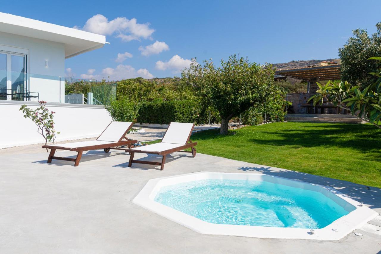 Queen'S Gem Luxury Villa - Heated Jacuzzi & Pool 헐소니소스 외부 사진