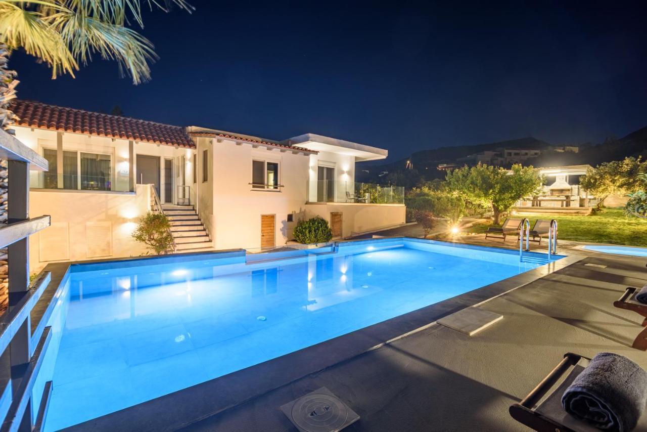 Queen'S Gem Luxury Villa - Heated Jacuzzi & Pool 헐소니소스 외부 사진