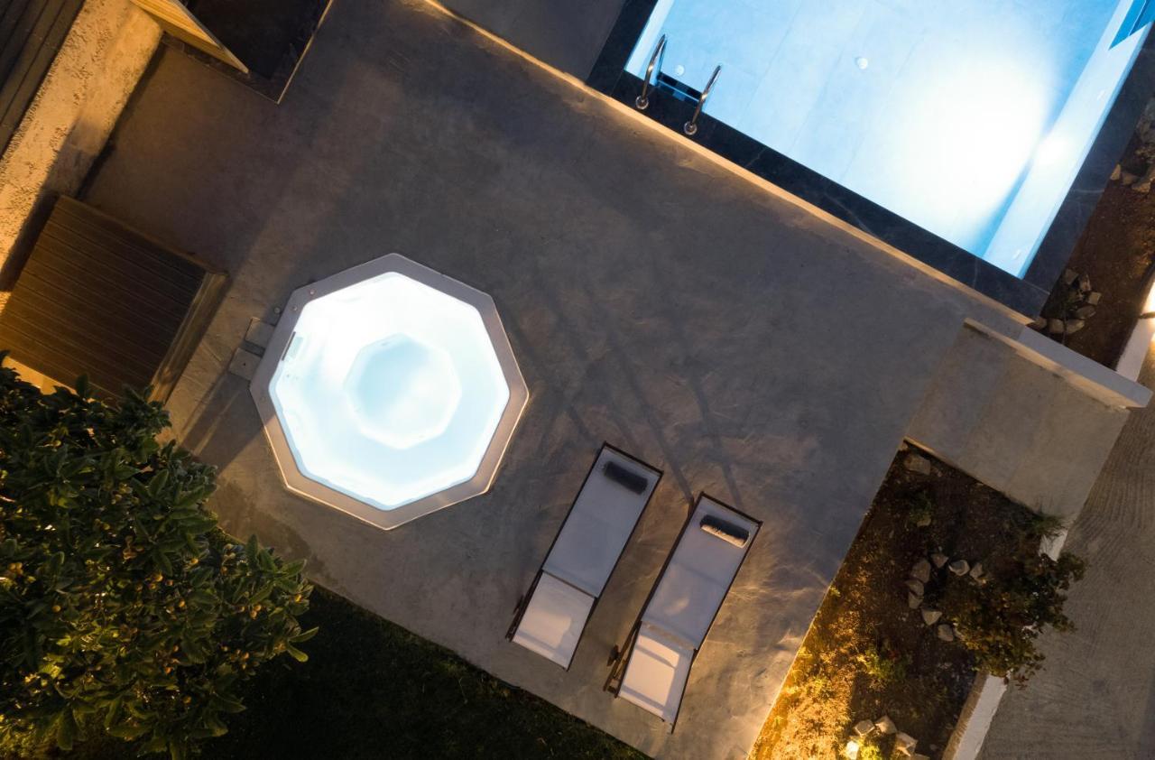 Queen'S Gem Luxury Villa - Heated Jacuzzi & Pool 헐소니소스 외부 사진