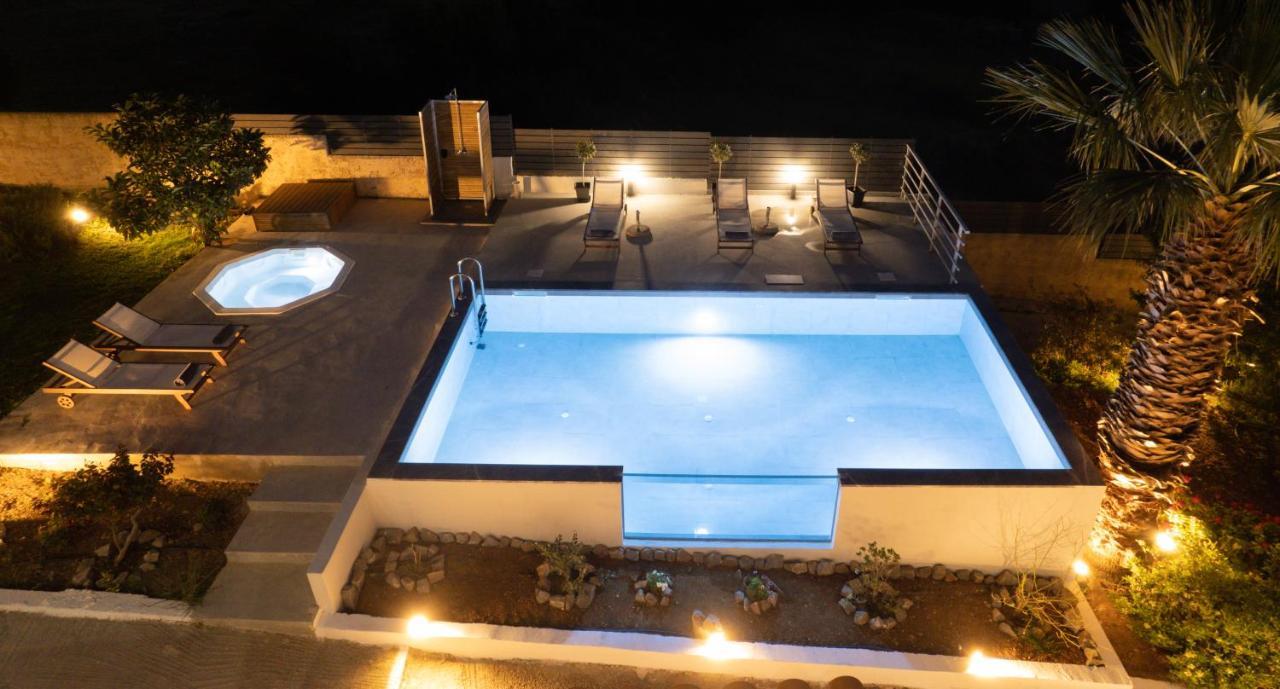 Queen'S Gem Luxury Villa - Heated Jacuzzi & Pool 헐소니소스 외부 사진