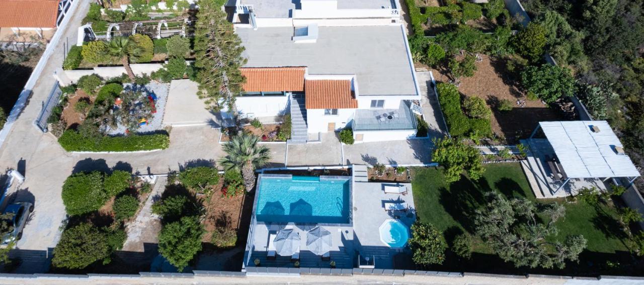 Queen'S Gem Luxury Villa - Heated Jacuzzi & Pool 헐소니소스 외부 사진