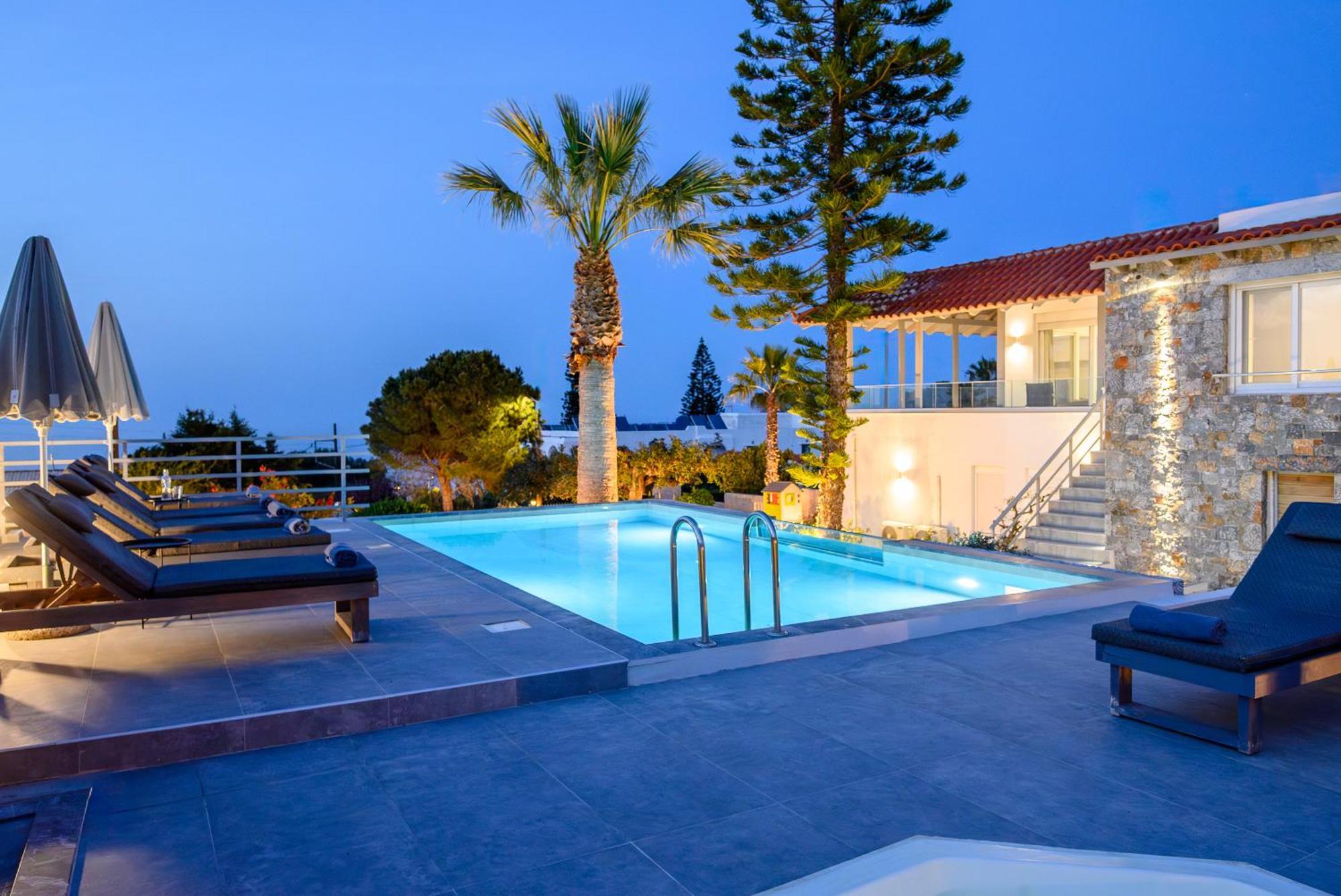 Queen'S Gem Luxury Villa - Heated Jacuzzi & Pool 헐소니소스 외부 사진