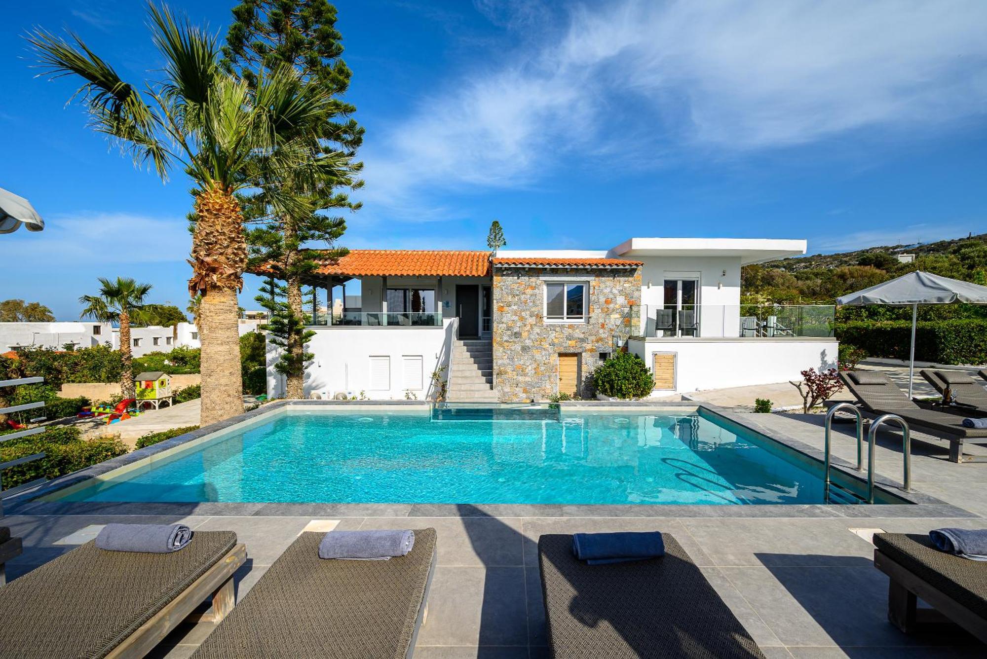 Queen'S Gem Luxury Villa - Heated Jacuzzi & Pool 헐소니소스 외부 사진