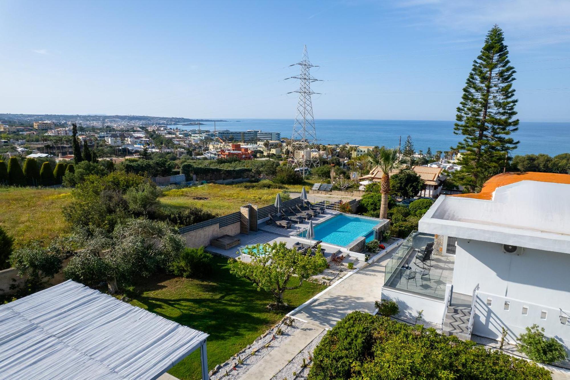 Queen'S Gem Luxury Villa - Heated Jacuzzi & Pool 헐소니소스 외부 사진