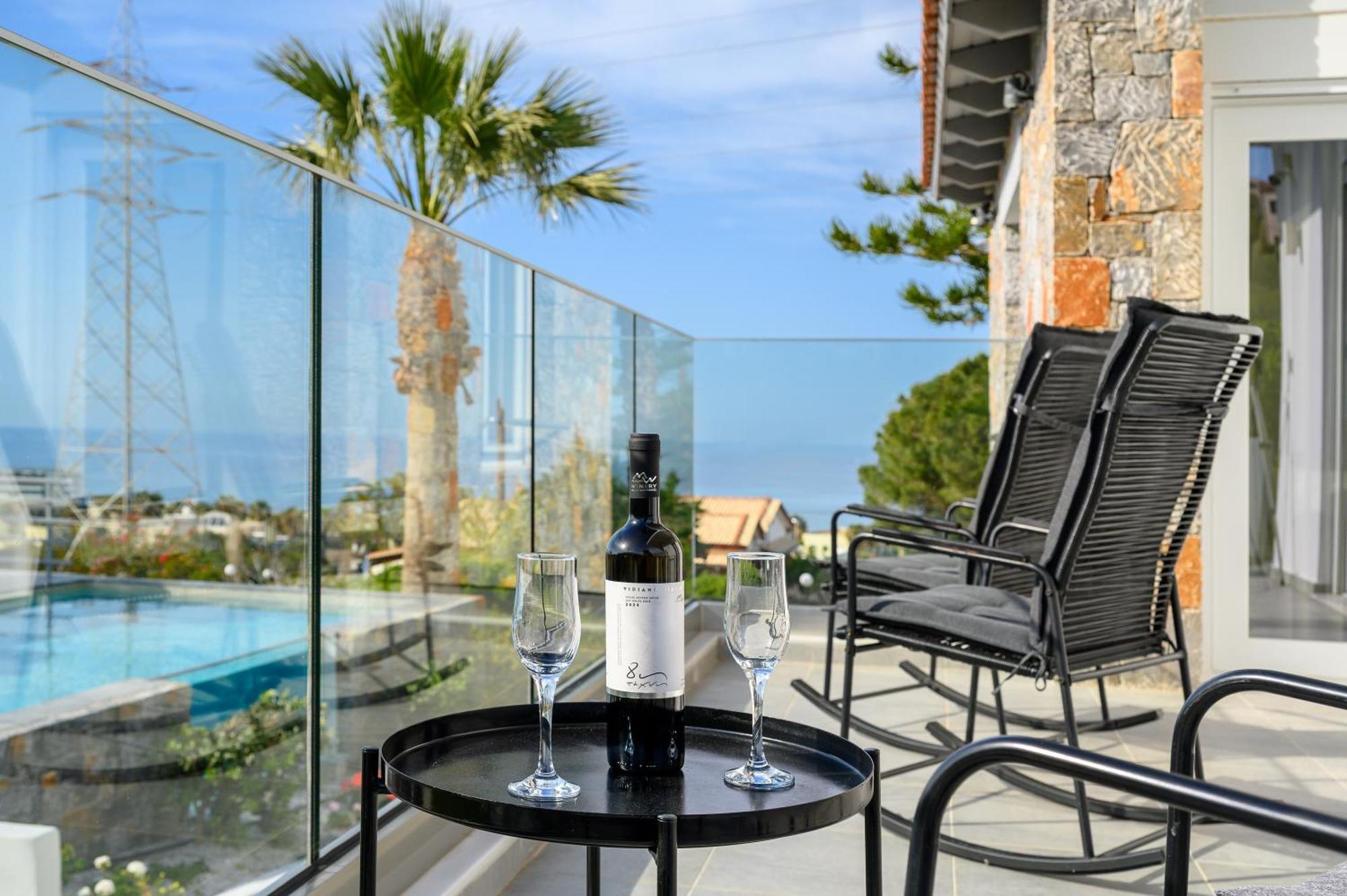 Queen'S Gem Luxury Villa - Heated Jacuzzi & Pool 헐소니소스 외부 사진