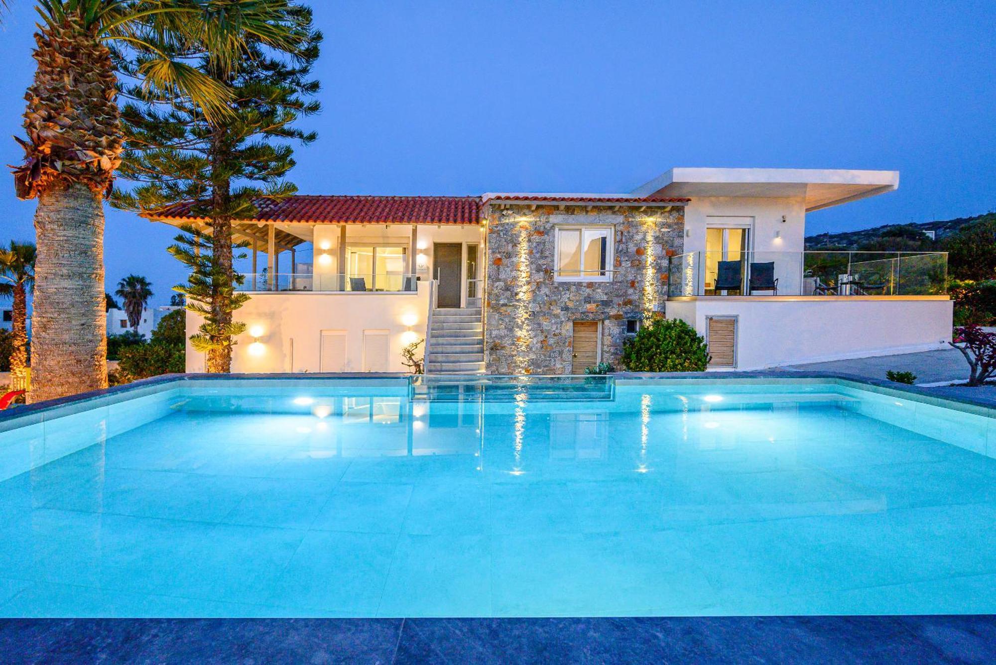Queen'S Gem Luxury Villa - Heated Jacuzzi & Pool 헐소니소스 외부 사진