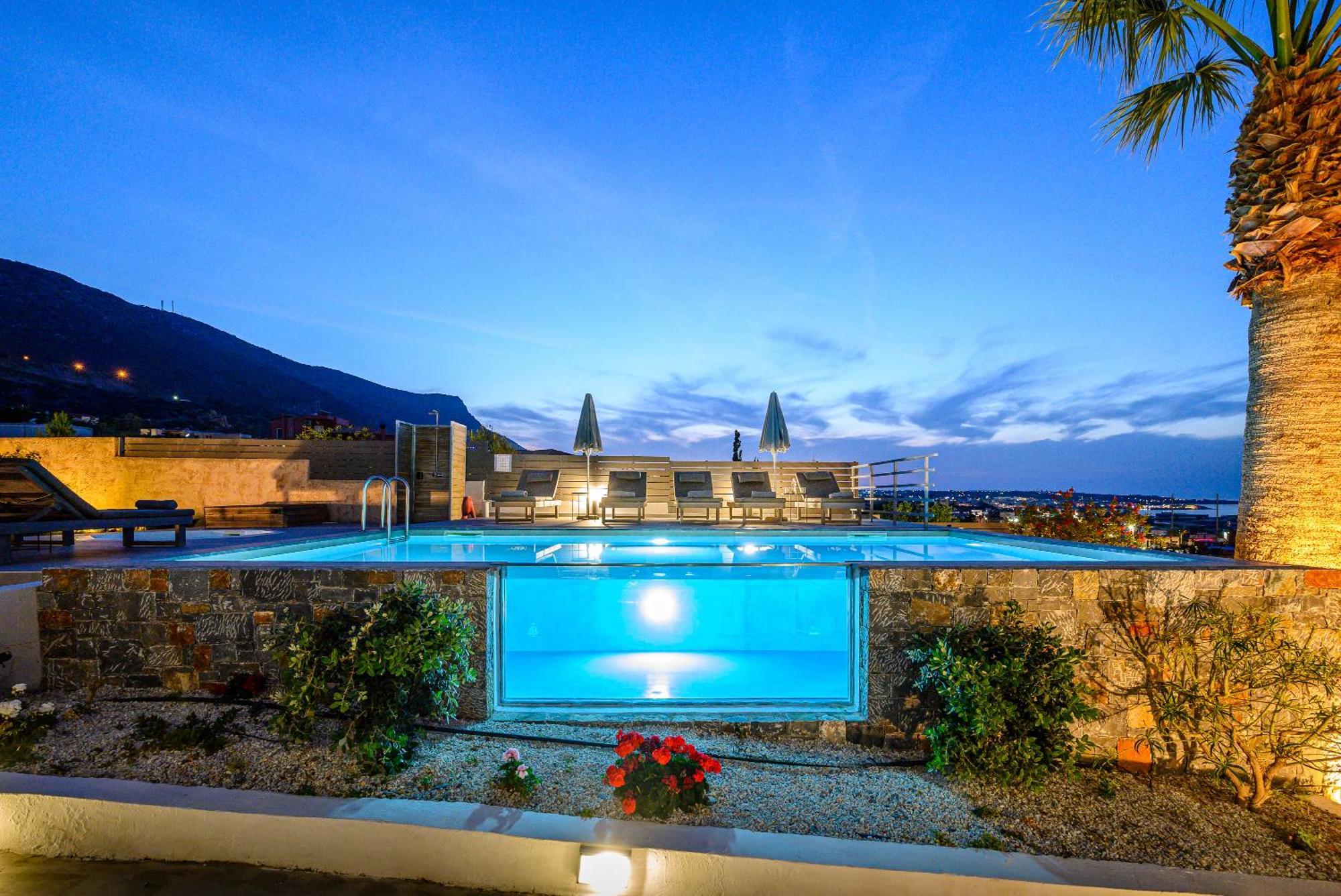 Queen'S Gem Luxury Villa - Heated Jacuzzi & Pool 헐소니소스 외부 사진