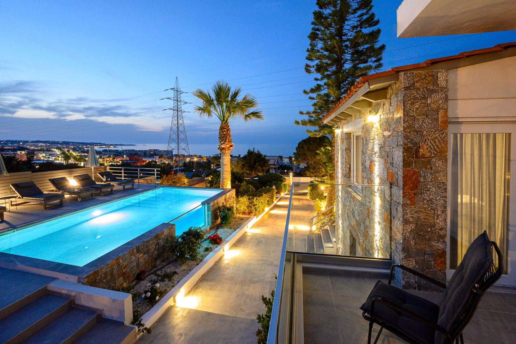 Queen'S Gem Luxury Villa - Heated Jacuzzi & Pool 헐소니소스 외부 사진