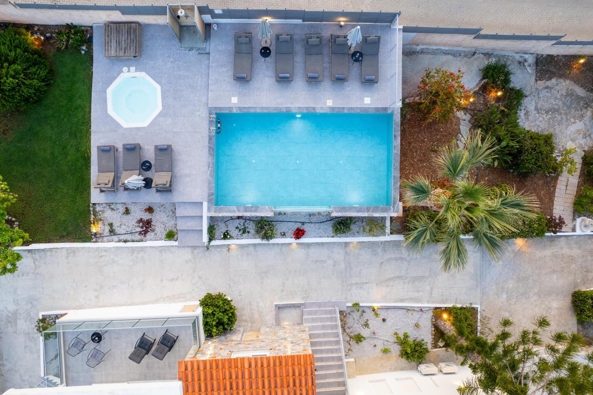 Queen'S Gem Luxury Villa - Heated Jacuzzi & Pool 헐소니소스 외부 사진